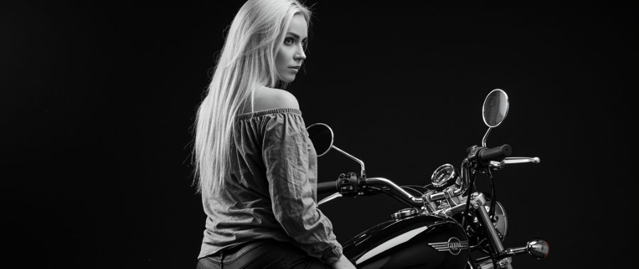 AI画像_バイカーガール